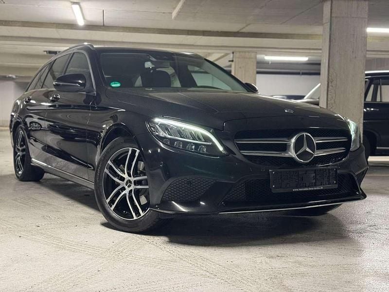 Gebraucht Mercedes C180 156 PS (114 kW) 2018 Schwarz Kombi