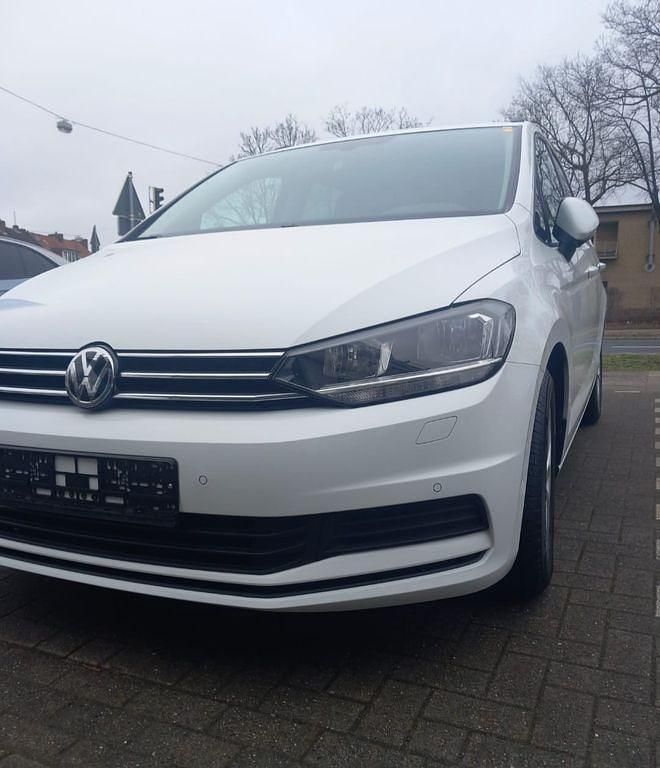 Gebraucht VW Touran Comfortline 116 PS (85 kW) 2020 Weiß Van / Kleinbus