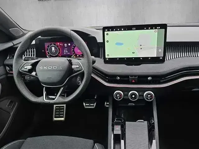 Neu Skoda Superb SportLine 193 PS (141 kW) 2025 Graphite grau Kombi