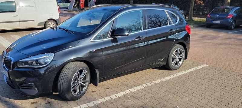Gebraucht 2019 BMW 218 Active Tourer Sport Line Van / Kleinbus | 18.800 € (Etwas zu teuer) - Bild 1/4