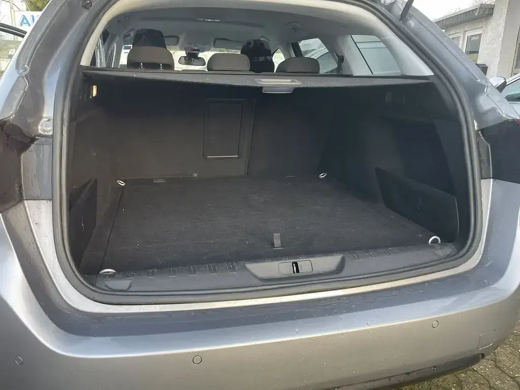 Gebraucht Peugeot 308 SW 131 PS (96 kW) 2021 Silber Limousine