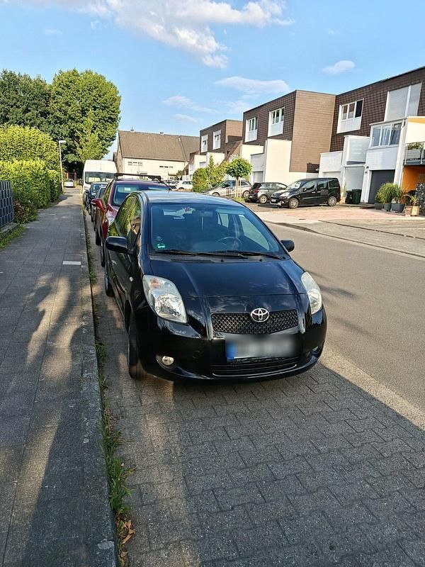 Schwarz Gebraucht 2007 Toyota Yaris Kleinwagen | 2.700 € (Fairer Preis) - Bild 1/4