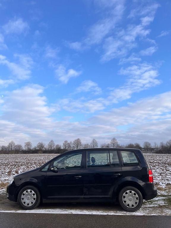 Schwarz Gebraucht 2005 VW Touran Van / Kleinbus | 2.750 € (Fairer Preis) - Bild 1/4