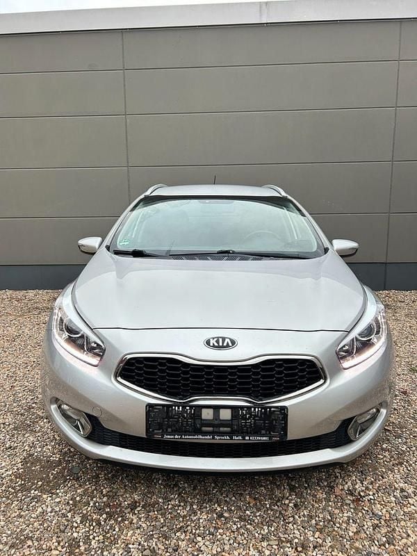 Silber Gebraucht 2014 Kia Ceed Kombi | 4.999 € (Superpreis) - Bild 1/4