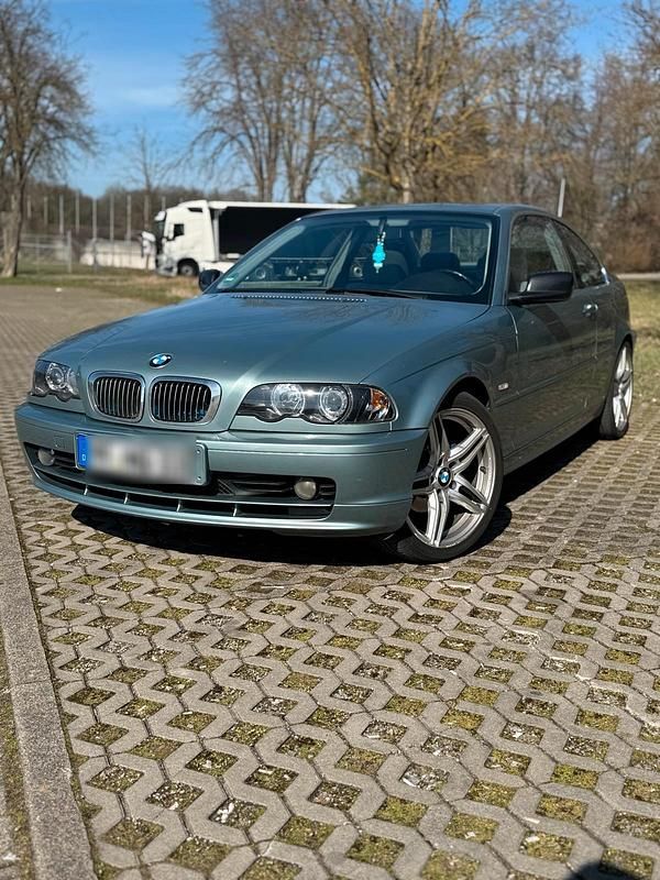Grün Gebraucht 2001 BMW 320 Coupé | 4.300 € (Fairer Preis) - Bild 1/4