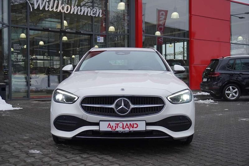 Gebraucht Mercedes C200 Avantgarde 163 PS (119 kW) 2022 Weiß Kombi