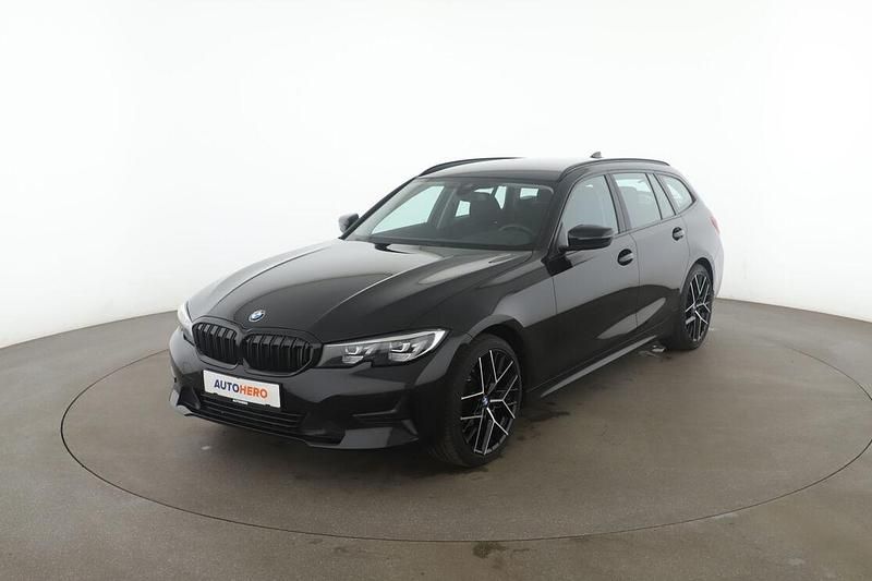 Schwarz Gebraucht 2021 BMW 318 Advantage Kombi | 23.920 € (Etwas zu teuer) - Bild 1/3