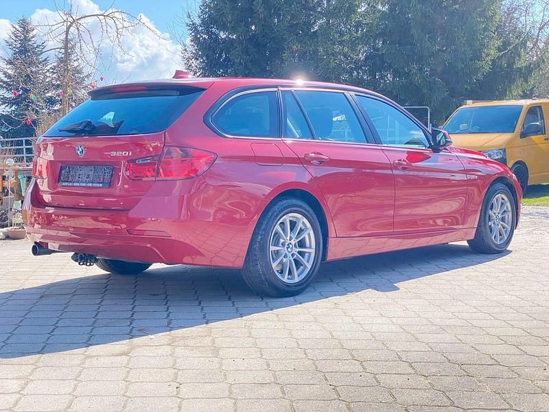 Gebraucht BMW 320 184 PS (135 kW) 2013 Rot Kombi
