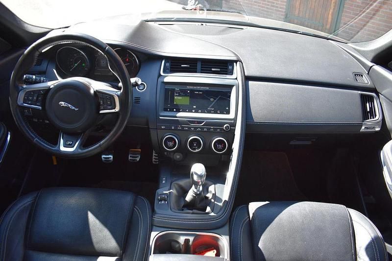 Gebraucht Jaguar E-Pace R-Dynamic 150 PS (110 kW) 2019 Grau SUV