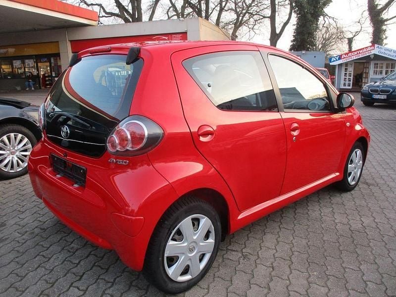 Gebraucht Toyota Aygo Cool 68 PS (50 kW) 2009 Rot Kleinwagen