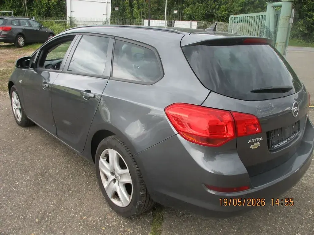 Gebraucht Opel Astra Edition 110 PS (80 kW) 2011 Kombi