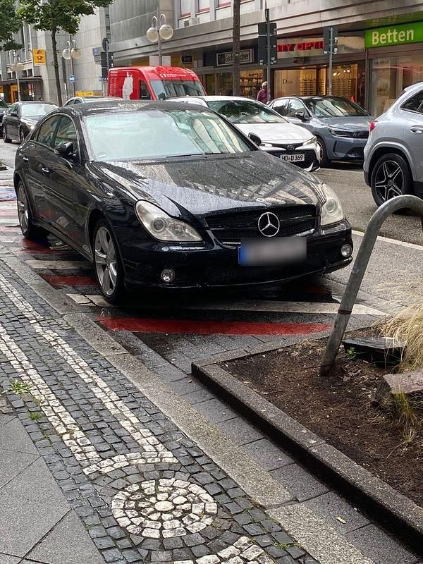 Schwarz Gebraucht 2004 Mercedes CLS350 Coupé | 6.300 € (Fairer Preis) - Bild 1/4