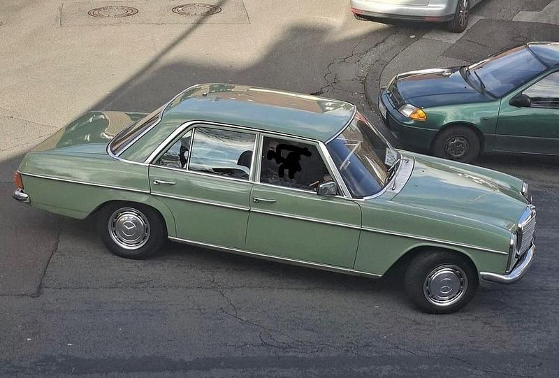 Gebraucht Mercedes 200 54 PS (39 kW) 1975 Limousine