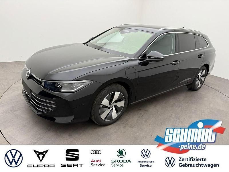 Schwarz Gebraucht 2024 VW Passat Kombi | 41.200 € (Fairer Preis) - Bild 1/4