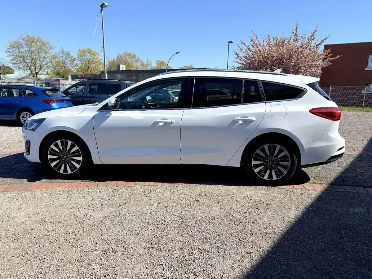 Usata Ford Focus 120 CV (88 kW) 2022 Bianco Station wagon