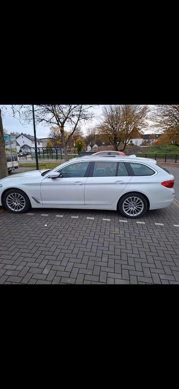 Weiß Gebraucht 2019 BMW 520 Kombi | 22.000 € (Guter Preis) - Bild 1/4