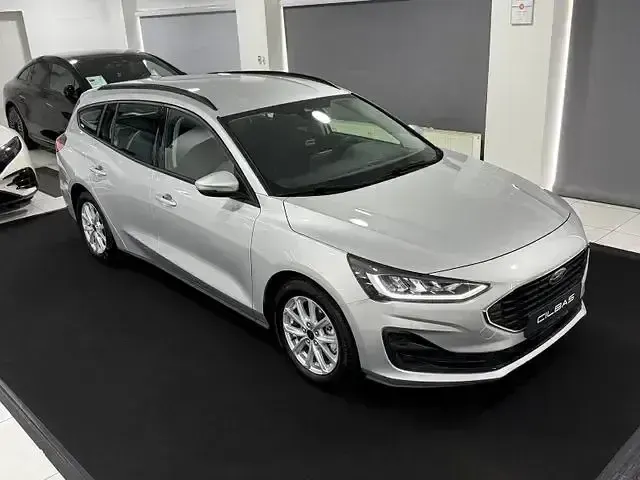 Używany Ford Focus Cool & Connect 120 KM (88 kW) 2023 Srebrny Kombi