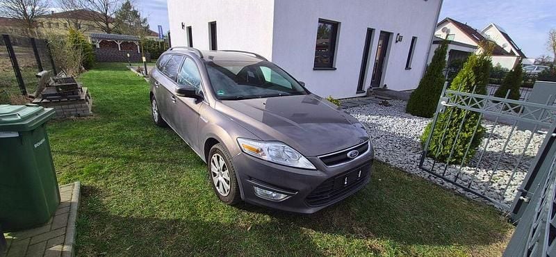 Gebraucht Ford Mondeo Trend 145 PS (106 kW) 2010 Braun Limousine