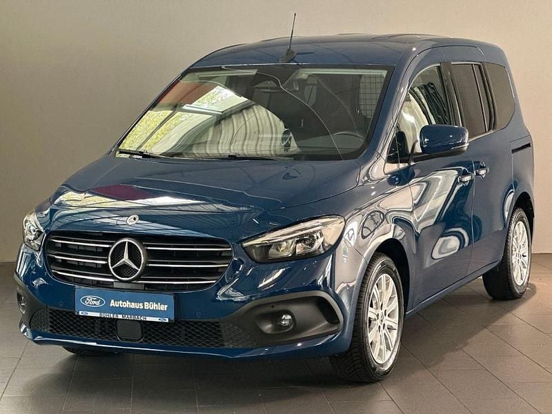 Lackfarbe noseanblau mb 5654 Gebraucht 2022 Mercedes 180 Limousine | 24.990 € (Fairer Preis) - Bild 1/4