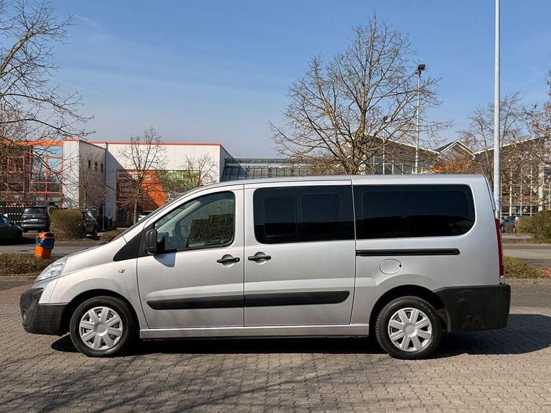 Gebraucht Peugeot TePee 90 PS (66 kW) 2011 Silber Van / Kleinbus