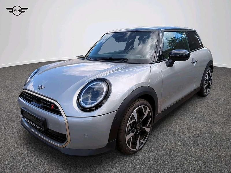 Grau Gebraucht 2024 Mini Cooper S Favoured Kleinwagen | 30.539 € (Superpreis) - Bild 1/4