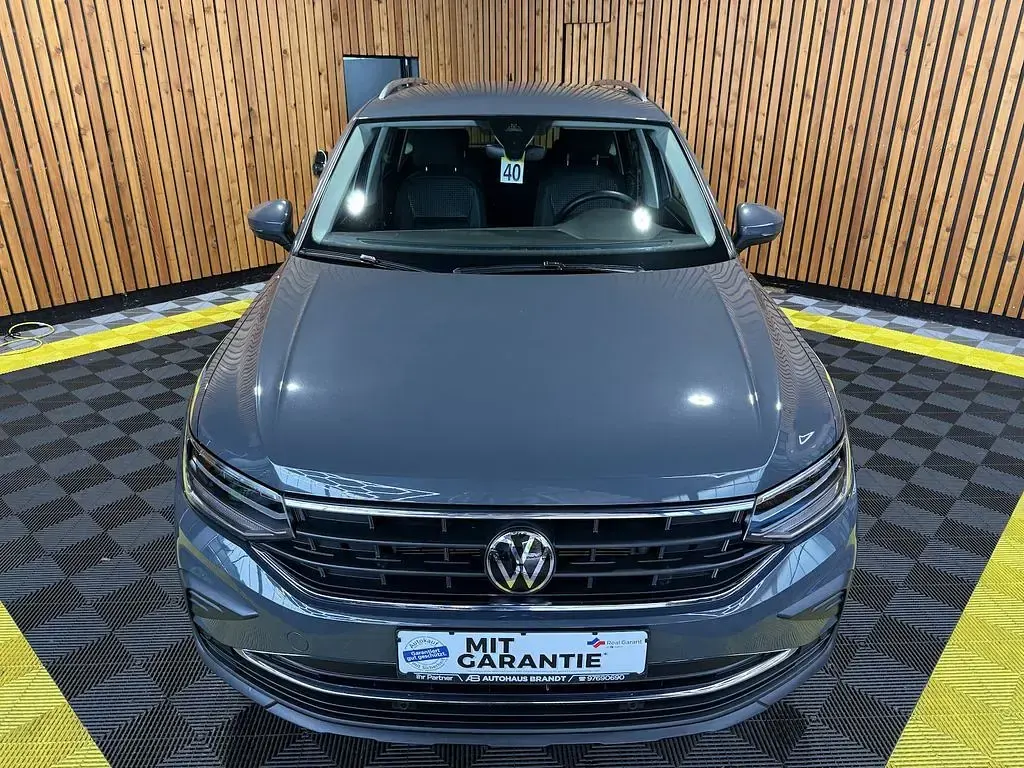 Gebraucht VW Tiguan Active 150 PS (110 kW) 2023 Delfingrau SUV