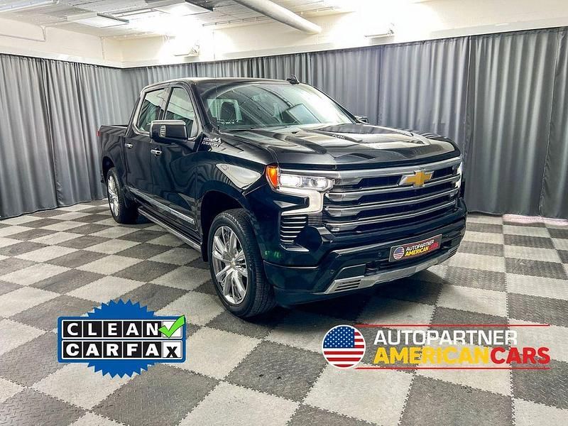 Gebraucht Chevrolet Silverado 426 PS (313 kW) 2023 Schwarz SUV