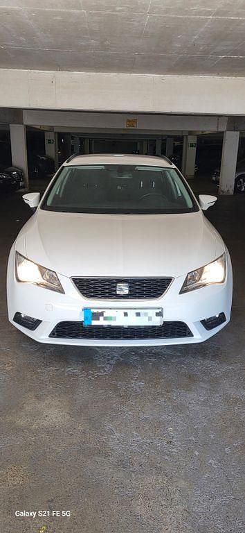 Weiß Gebraucht 2015 Seat Leon ST Style Kombi | 7.700 € (Fairer Preis) - Bild 1/4