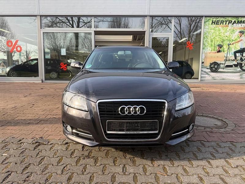 Gebraucht Audi A3 Attraction 105 PS (77 kW) 2010 Grau Kleinwagen