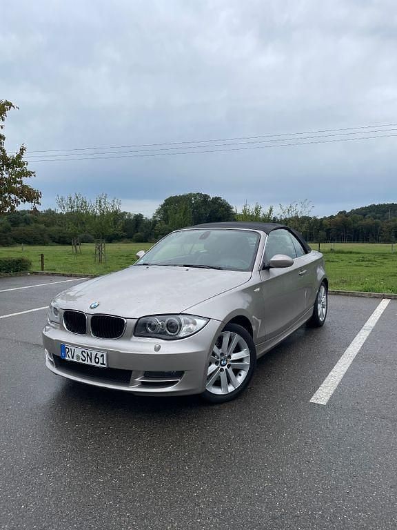 Silber Gebraucht 2009 BMW 123 Cabriolet Cabrio | 8.990 € (Fairer Preis) - Bild 1/4