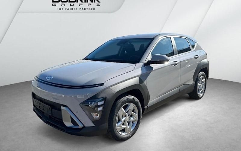 Neu Hyundai Kona Select 150 PS (110 kW) 2026 Grau SUV