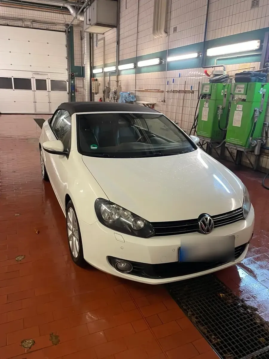 Gebraucht VW Golf Cabriolet 105 PS (77 kW) 2011 Weiß Cabrio