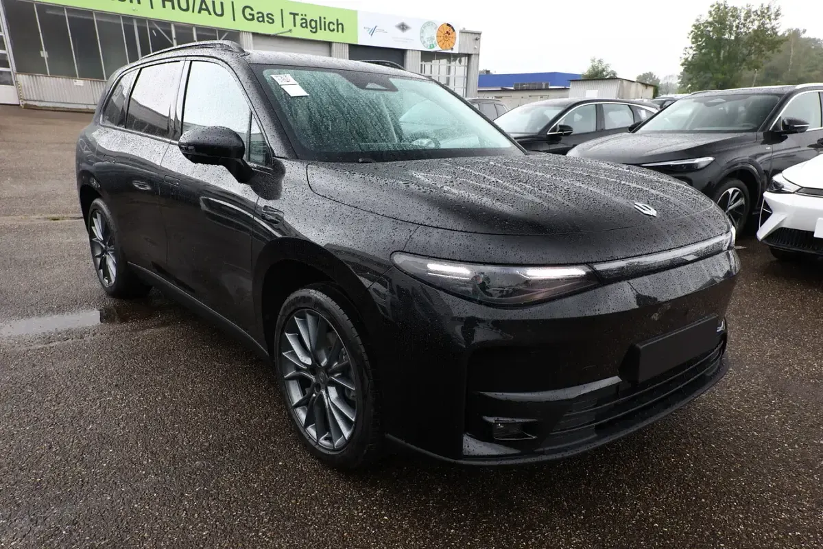 Neu Leapmotor C10 439 kW (598 PS) 2026 Schwarz SUV