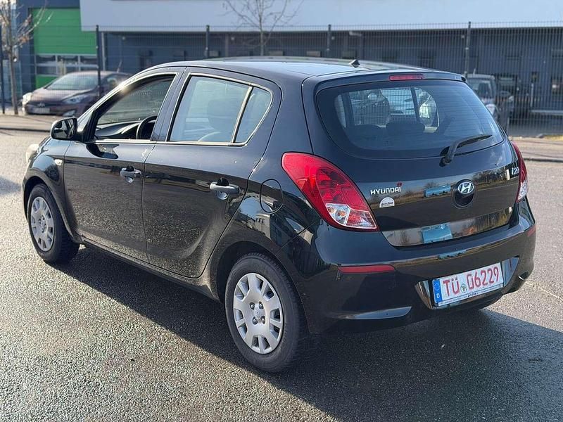 Gebraucht Hyundai i20 Classic 86 PS (63 kW) 2014 Schwarz Limousine