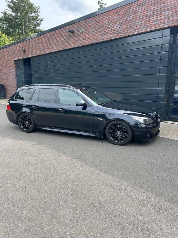 Schwarz Gebraucht 2006 BMW 535 M Sport Kombi | 7.999 € (Teuer) - Bild 1/4