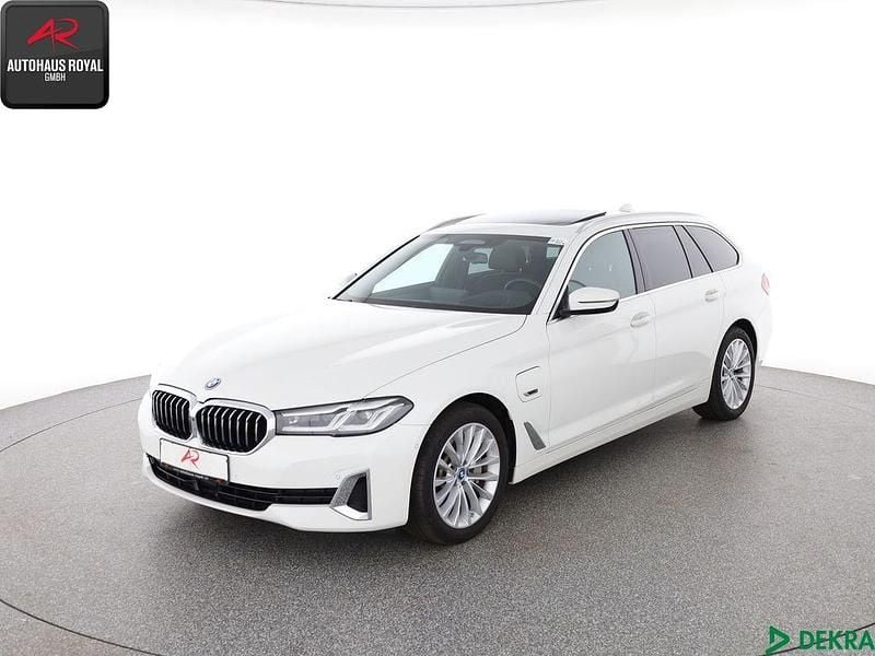 Weiß Gebraucht 2022 BMW 530e Sport Line Limousine | 31.880 € (Guter Preis) - Bild 1/4