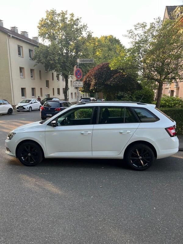 Weiß Gebraucht 2017 Skoda Fabia Kombi | 6.000 € (Guter Preis) - Bild 1/4