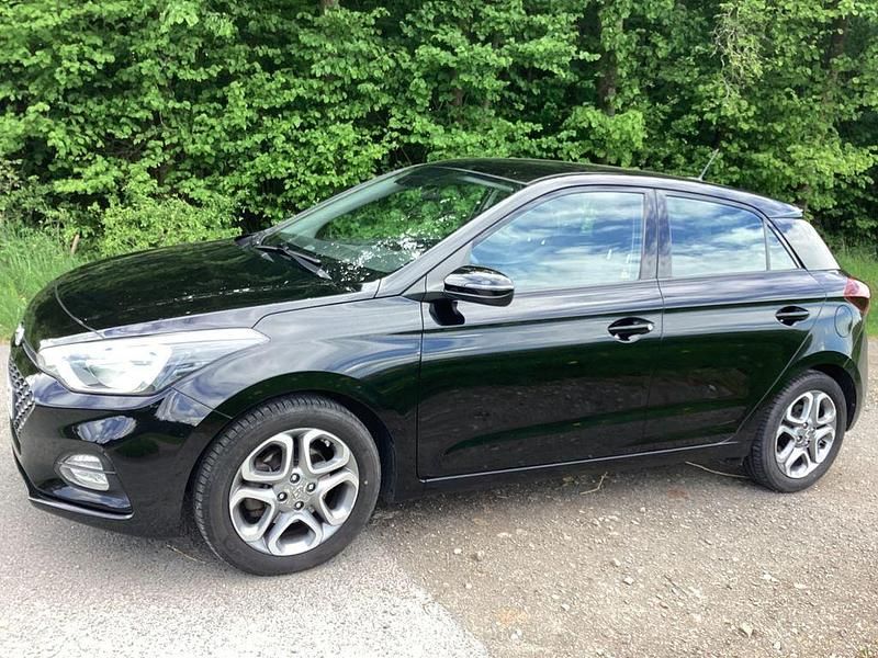 Gebraucht Hyundai i20 Trend 101 PS (74 kW) 2019 Schwarz Kleinwagen