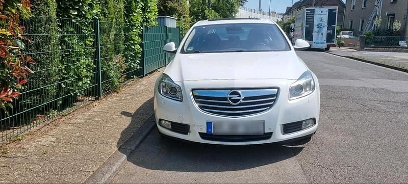 Weiß Gebraucht 2008 Opel Insignia Limousine | 4.999 € (Fairer Preis) - Bild 1/4
