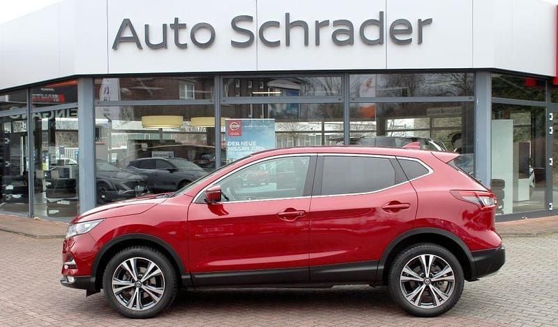 Gebraucht Nissan Qashqai N-Connecta 116 PS (85 kW) 2018 Rot SUV