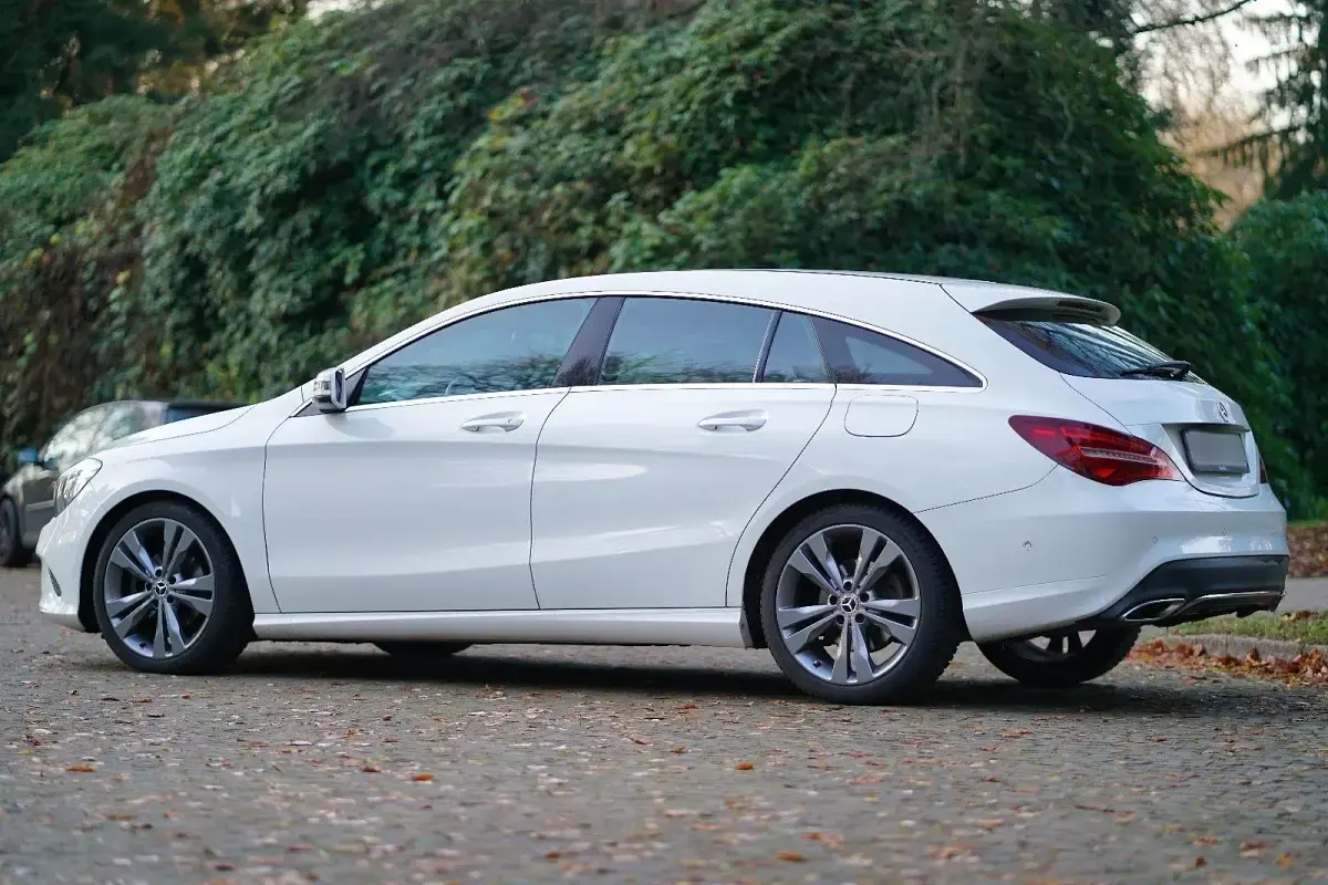 Gebraucht Mercedes CLA220 Shooting Brake 177 PS (130 kW) 2017 Weiß Kombi