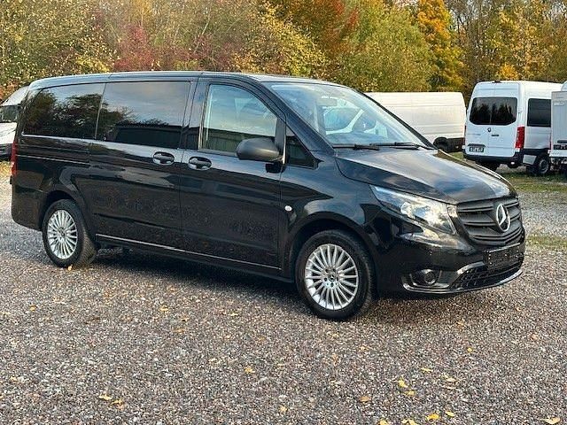 Schwarz Gebraucht 2023 Mercedes Vito Kombi | 33.308 € (Teuer) - Bild 1/4
