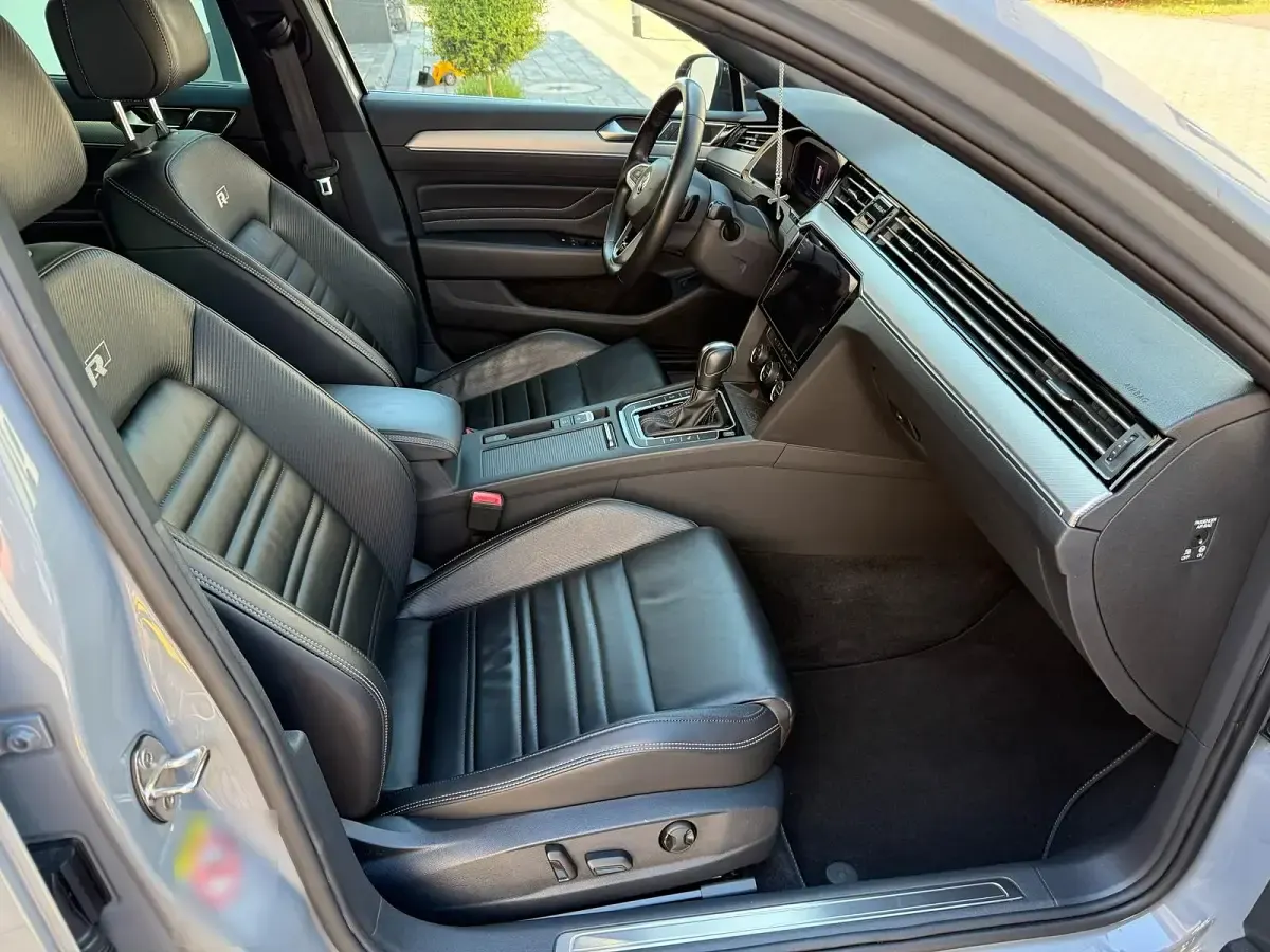 Gebraucht VW Passat R-line Edition 239 PS (175 kW) 2020 Grau Kombi