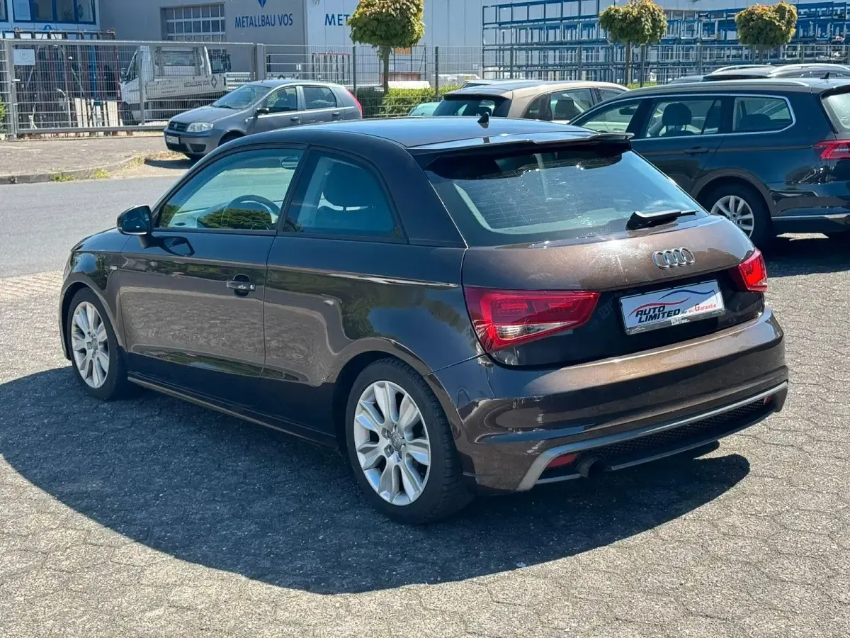 Gebraucht Audi A1 Ambition 105 PS (77 kW) 2010 Braun Kleinwagen