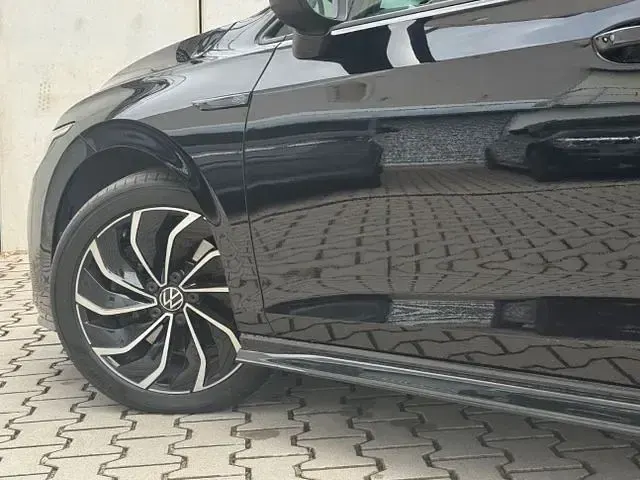 Gebraucht VW Golf VIII R-line 150 PS (110 kW) 2020 Schwarz Kombi