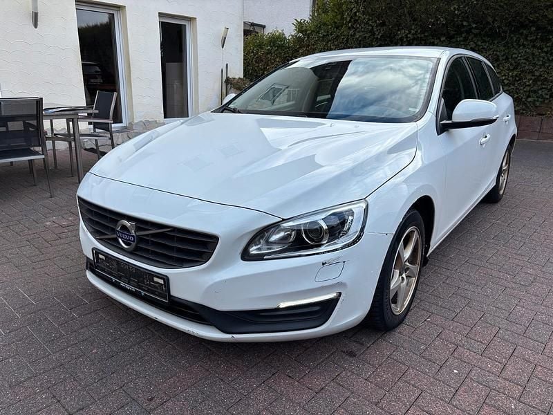 Weiß Gebraucht 2017 Volvo V60 Business Edition Kombi | 7.600 € (Superpreis) - Bild 1/4