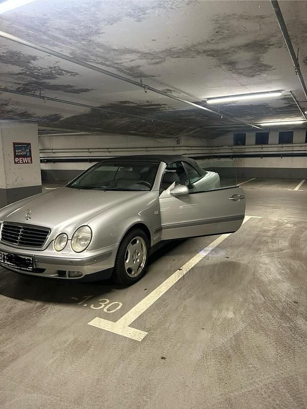 Silber Gebraucht 1999 Mercedes CLK200 Cabrio | 1.900 € - Bild 1/4