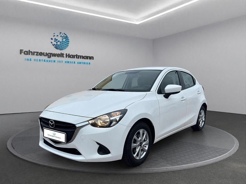 Weiß Gebraucht 2015 Mazda 2 Kleinwagen | 8.990 € (Guter Preis) - Bild 1/4