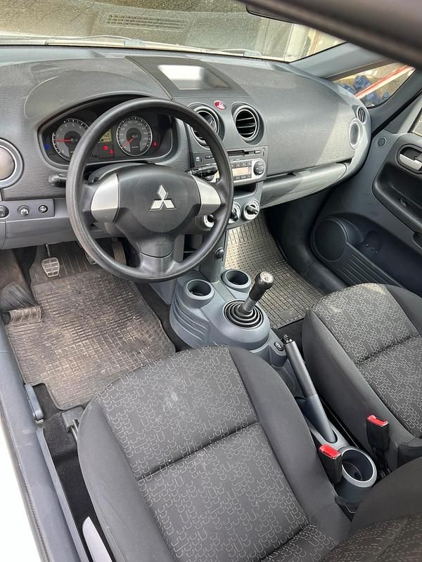 Gebraucht Mitsubishi Colt 75 PS (55 kW) 2012 Weiß Kleinwagen