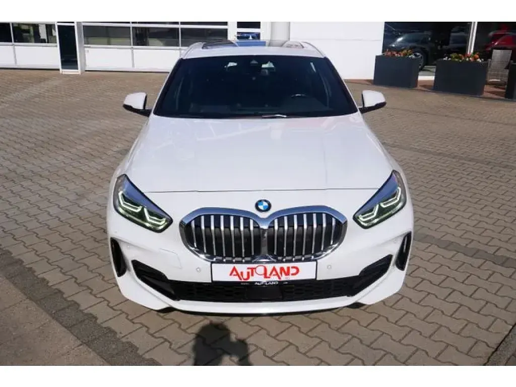 Gebraucht BMW 120 M Sport 178 PS (130 kW) 2023 Alpinweissmet. (metallic) Limousine